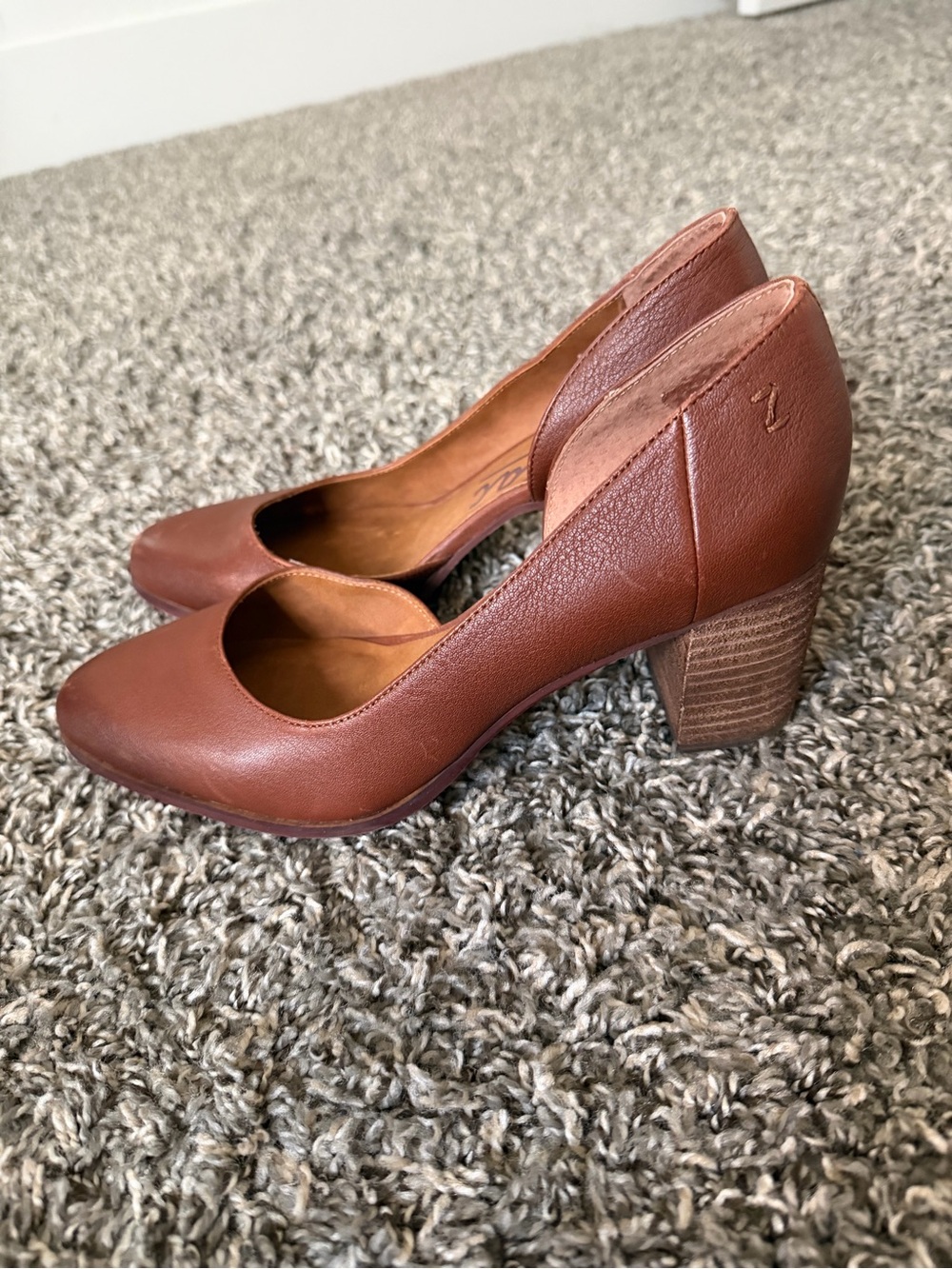 Zodiac Brown Pointed-Toe Leather Block Heel Pumps - Picture 2 of 3